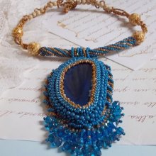 Corsica pendant necklace embroidered with a sapphire blue agate and beige seed beads